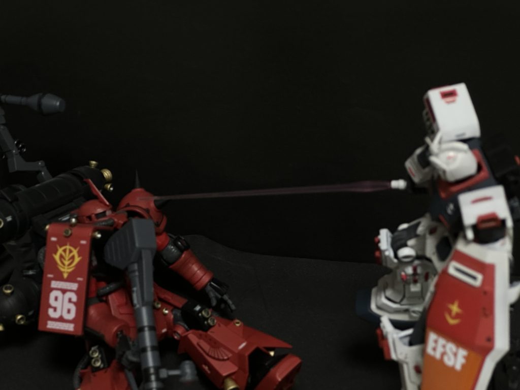 これもやりたかった、イオとダリルの最初のクライマックスシーン。両機とも、ノーダメージですが…。最後ザクも、ガンダムをしっかり狙ってます。またもや、サンボル次回作に取り掛かってしまいましたが、完成はいつになるのか。