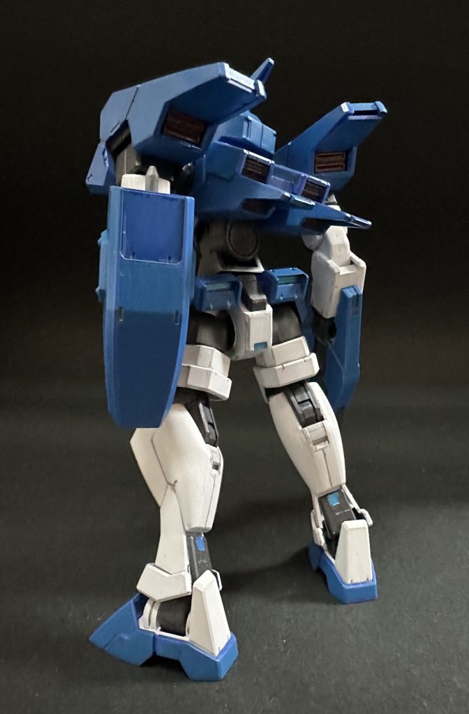 この格好よくないカッコよさ。最新のジムのプラモデルが失ってしまったものをジェノアスは備えているように思います。