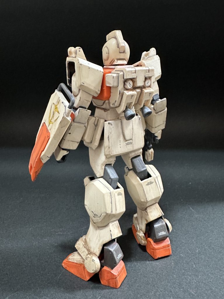 完成見本を参考にウェザリングしてみました。やり過ぎないようにするの、難しいですね。