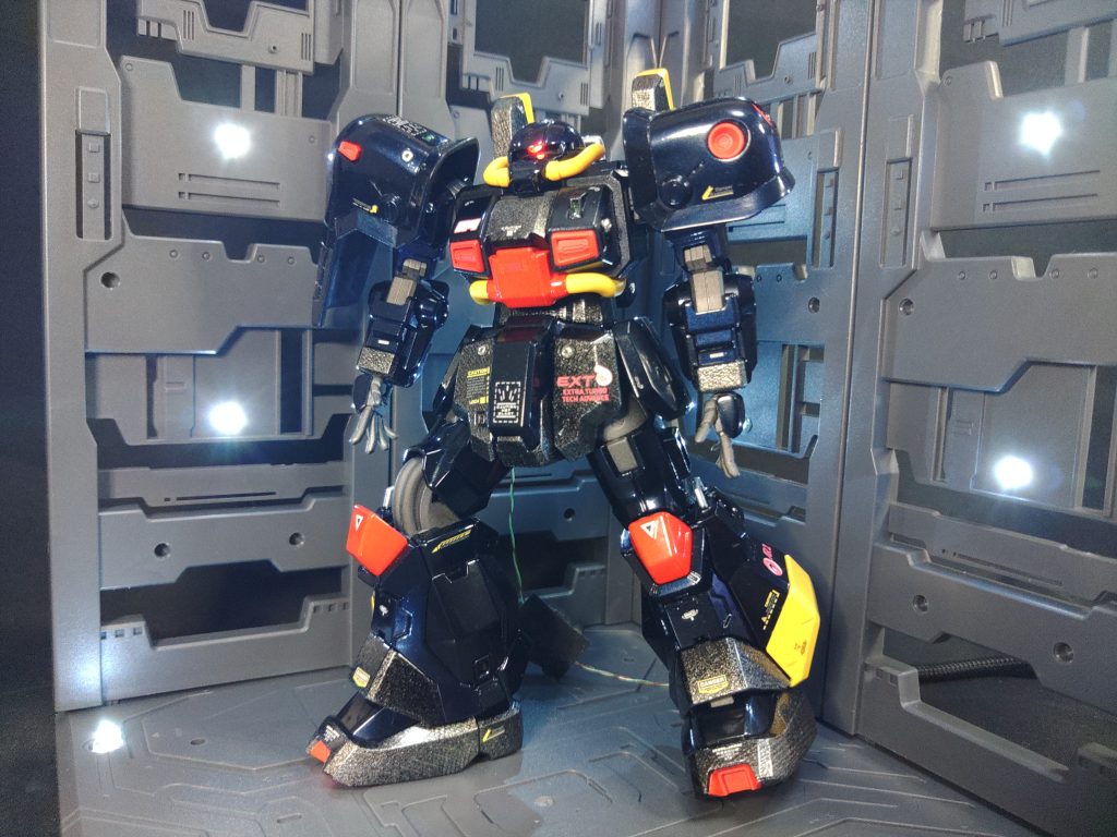 今回は展示用ベースとしてWonderwayさんのLEDハンガーベースも買ってみました。