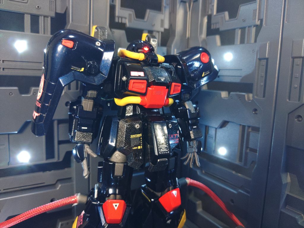 と言う訳でホビーハイザックレース仕様でした。今回は塗装にこだわってみましたが光沢って出すの難しいですね。後は自作デカールによるレッドブルイメージの機体をリベンジしたいです。