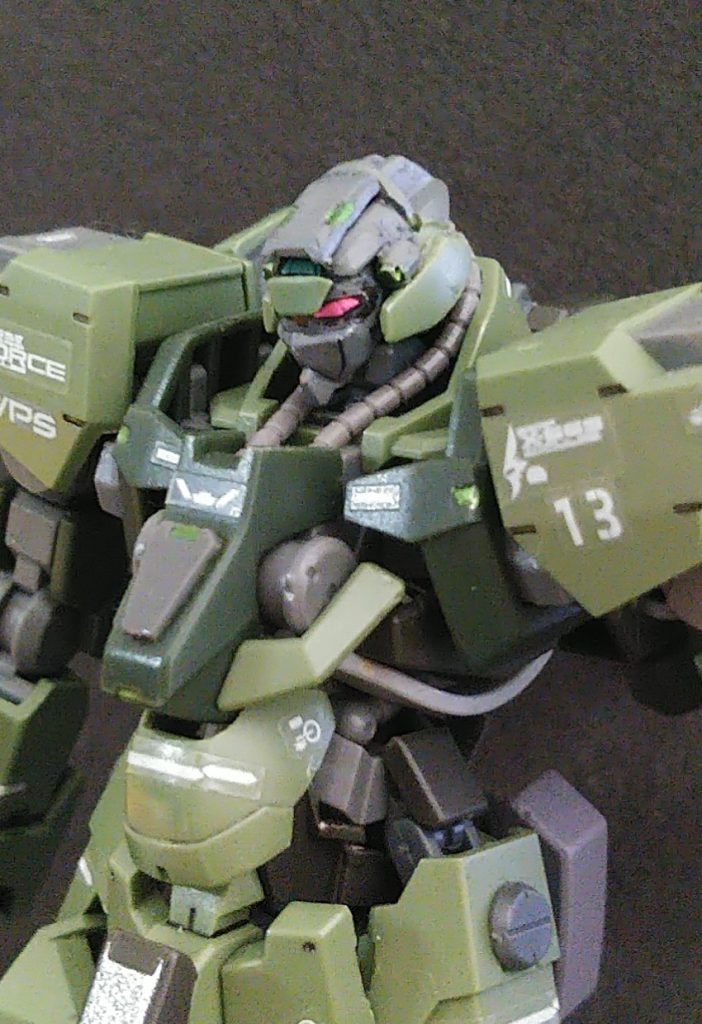 ヘルメットはキャストオフ可能。中にはガンダムフェイス。