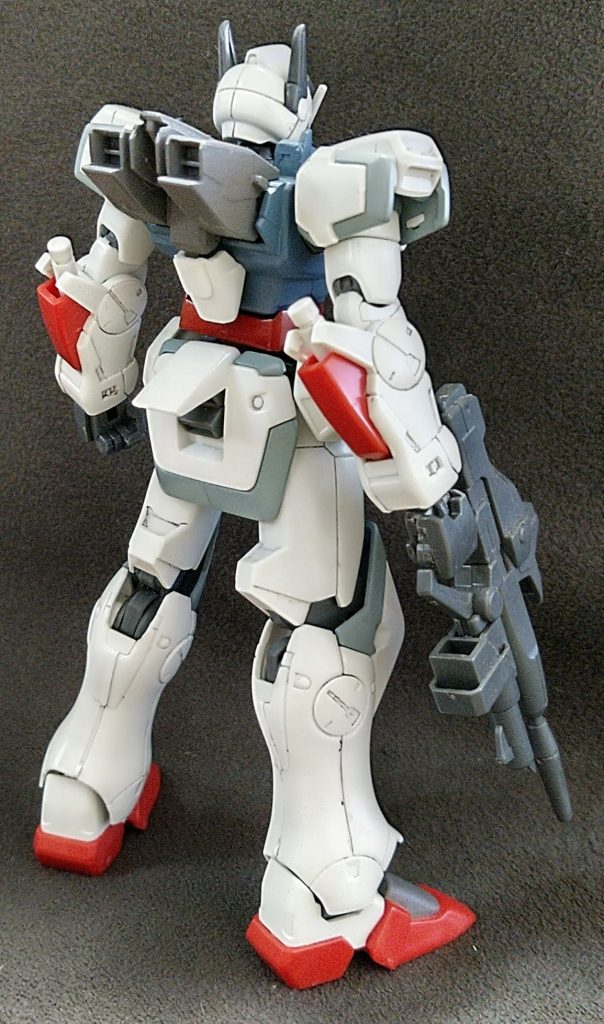 ビームサーベルはひじに設置。