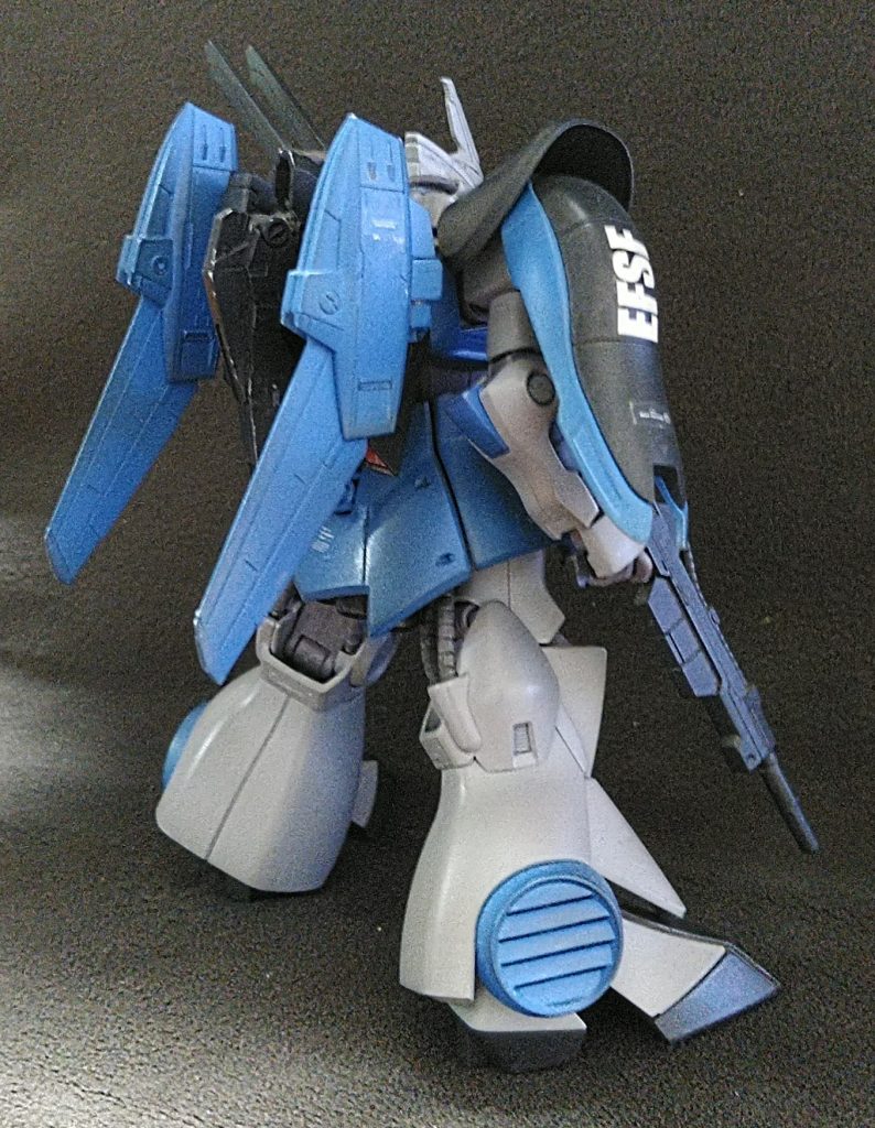 バックパックも変更｡特徴的な放熱フィンはオミット｡