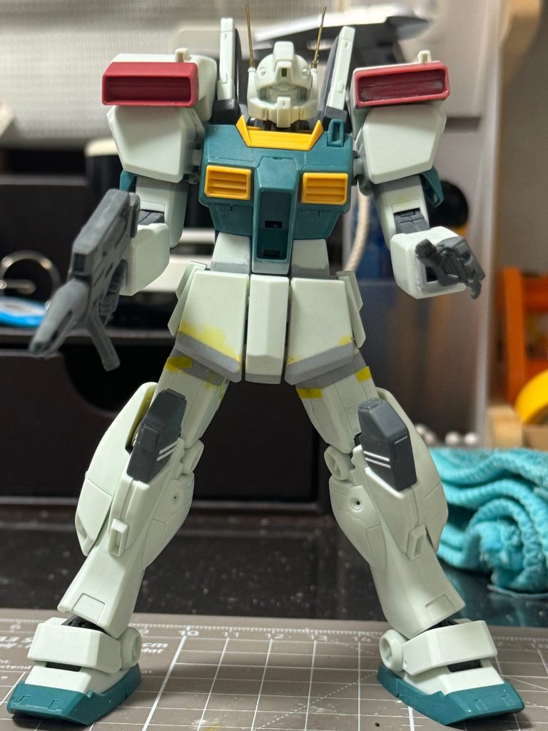 塗装前の状態です。首、胴体、フロントスカート、腿を延長しました。