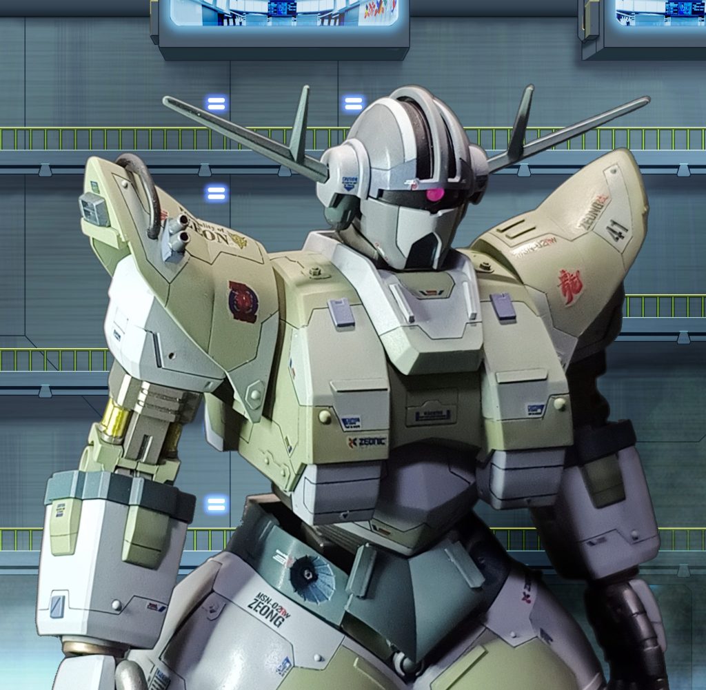 前傾姿勢をとるためにベルト部分をカットして稼働(DSOBLK)させています。肩も寂しかったのでスラスターを追加しました。高出力な武装ばかりないので、右肩に2連装ビームマシンガンを追加。雰囲気でワイヤーも追加。