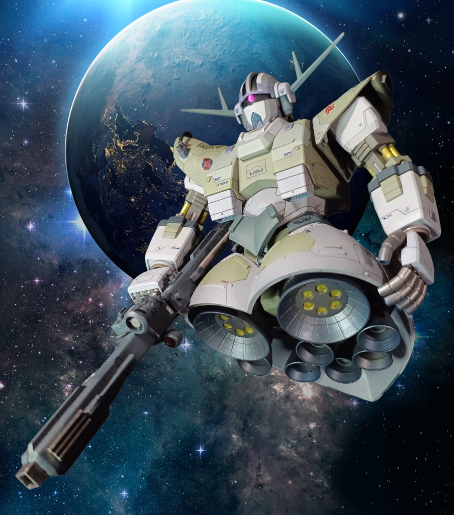 ドムのビームバズーカが普通サイズに見えるガタイの良さ!ランドセル+マニピュレーターで背負わせることも考えたのですが、背中は見せた方が良いかなと思い、手持ちにしました。