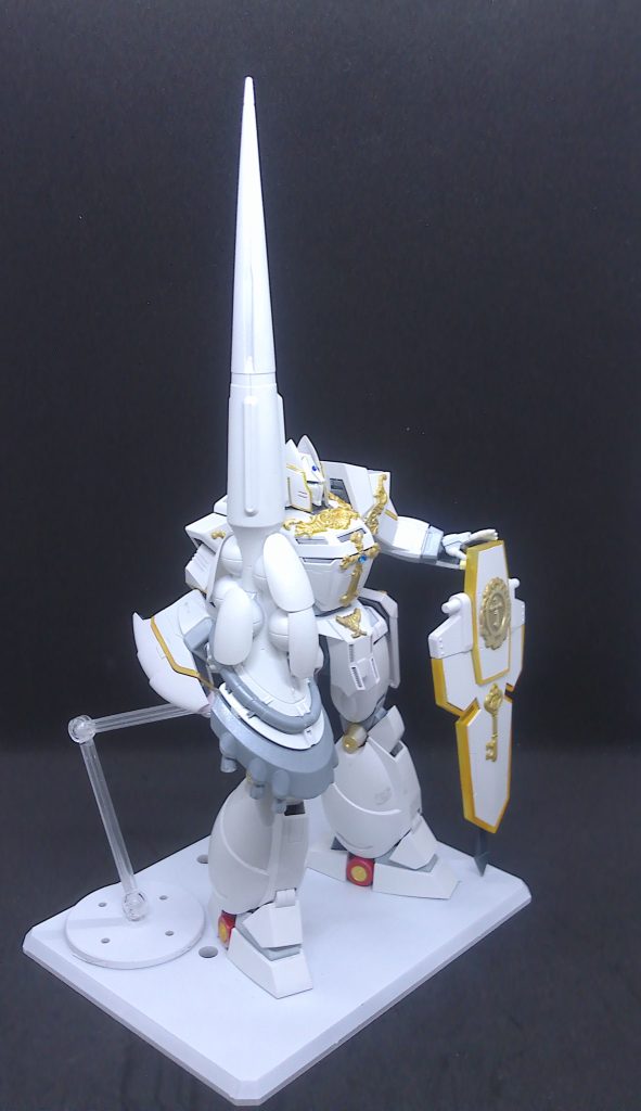 間違い探し。なにが間違っているでしょう・・・。 白くって騎士っぽくてハクジ持ってたらもうそいつはギャンでええやろw