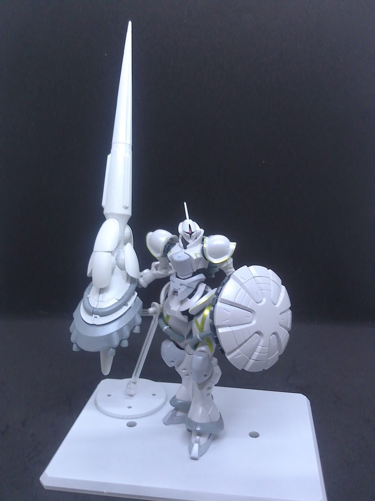 名前が白磁なんで金色避けてみたけど、本来の槍部分の金色とパイプ部分を金色にして、もう少し下品にした方がバランスとれたかも。