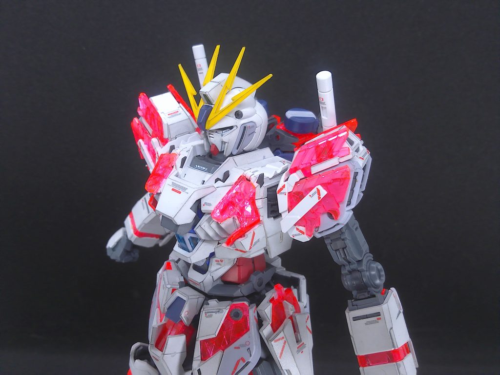 胸は加工済みで、肩はラピーテープを貼る前。比べないと分からないけど、確かに効果はある。