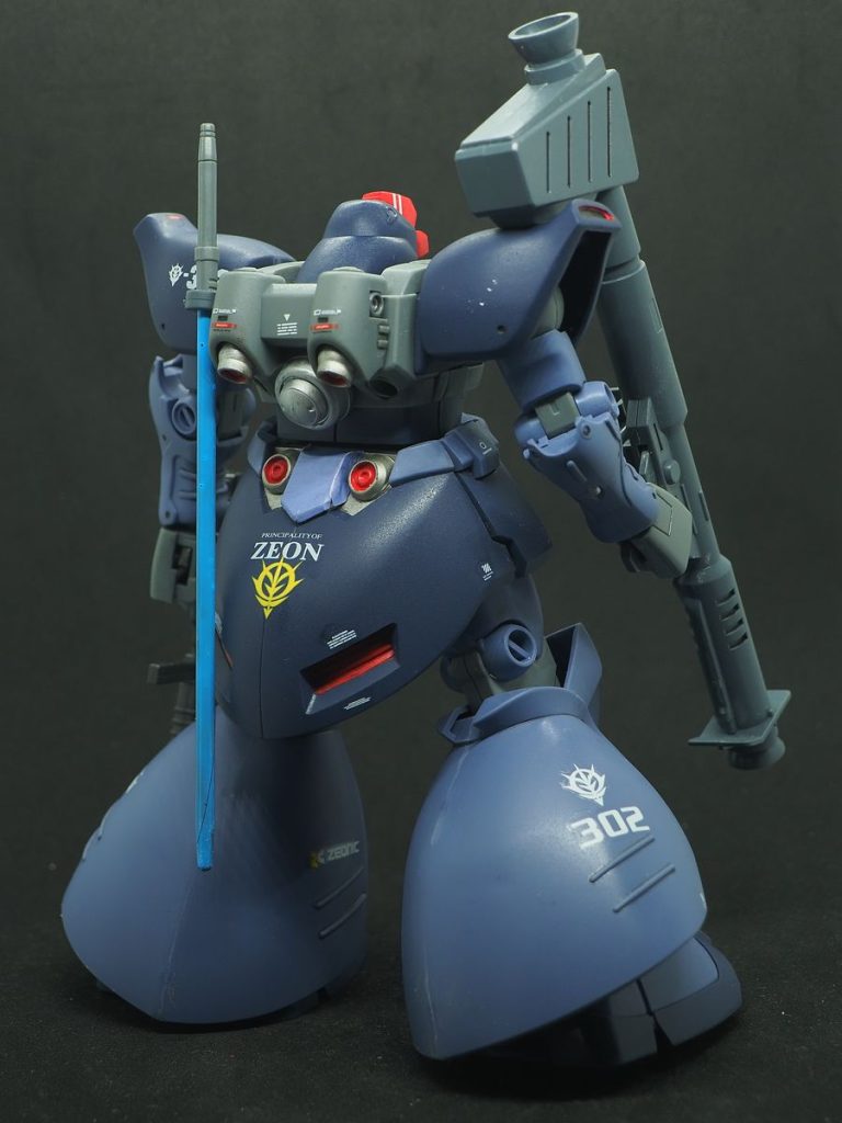 今回は量産機と言う事でデカールは少な目にしています(zaku-kao4)実は面倒なだけだったりして(zaku-kao2)