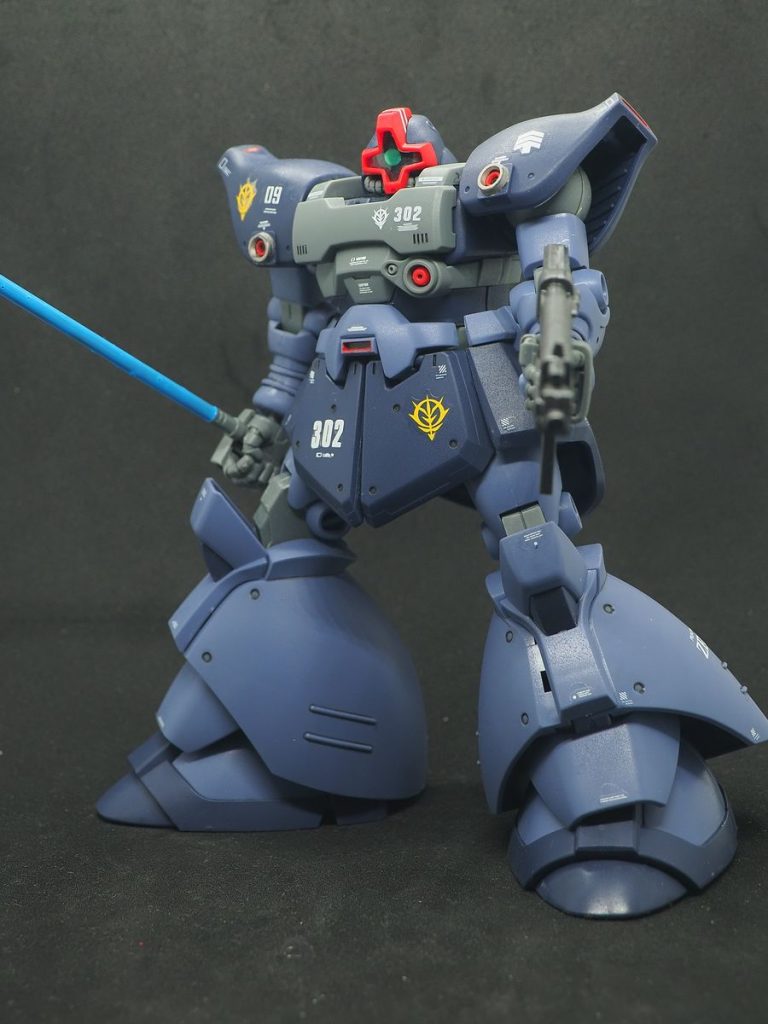 初めてサーベル持たせてみました(zaku-kao2)