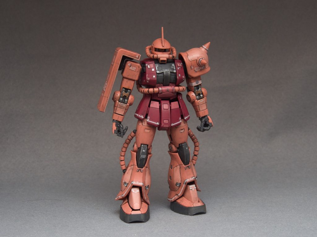 初期RGのシャアザクです。10年以上前、発売当初に一度作ったことのあるキットですが、当時の記憶通り指とスカートのポロリに苦しみポージングが苦痛でした笑 自立もやや悪い気がします。しかしプロポーションは非常に良いと思います。