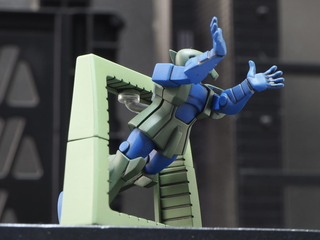 ザクを送り出すシーンですが対になるザクもなく。。。ヤフオク出品中