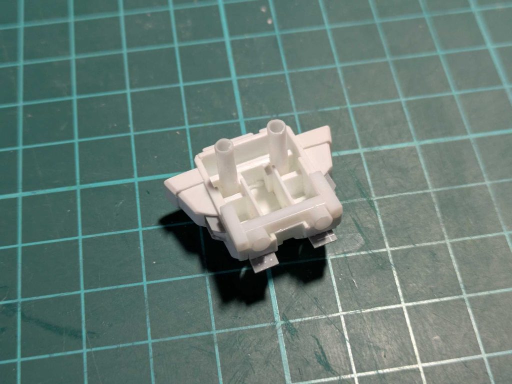 裏側はこんな感じ。基本は箱組みです。補助ノズルは組み付け後はほとんど見えないけど気分で。本格的にプラバンでなにかを作ったのは初めてだったけれど形になっていく過程が楽しいですね。工作精度がイマイチでちょっと苦労したけど。