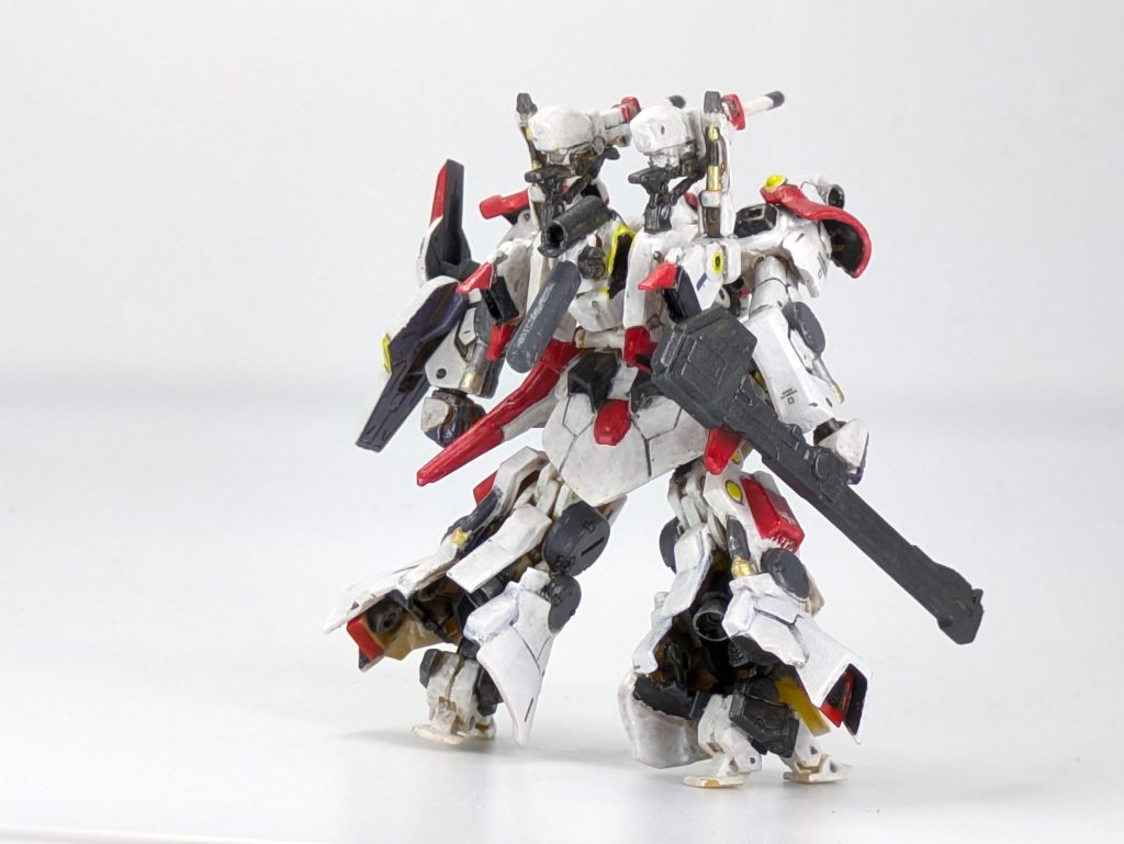 プロペラントタンクはガンプラの余りランナーを整形したものです。このサイズならではですね。