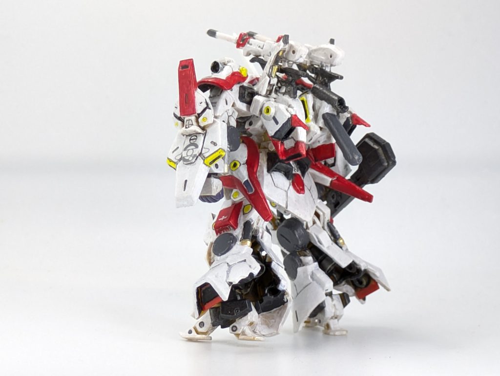 赤と白って、やっぱりヒーロー色ですね。