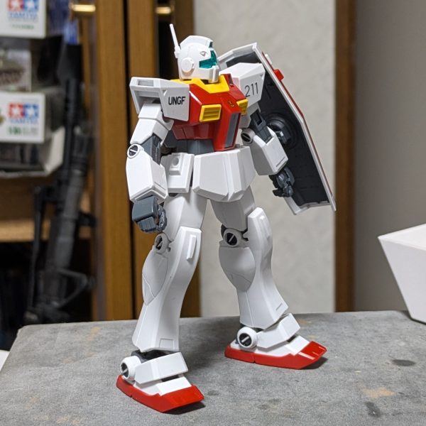 HGUC RMS-179ジムII製作中!!いろいろとあってデカール貼りが今日になってしまった💦という事で今日はデカール&細部塗装。デカールはタミヤの余りデカールとガンダムデカール、アルファベットデカールで国連地上軍(UNGF)所属機に。関節塗装は疲れたぜ!（1枚目）
