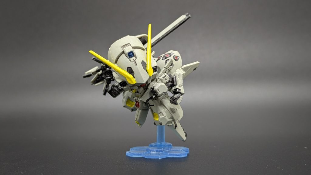 台座はレジンで複製してクリアパーツにしました