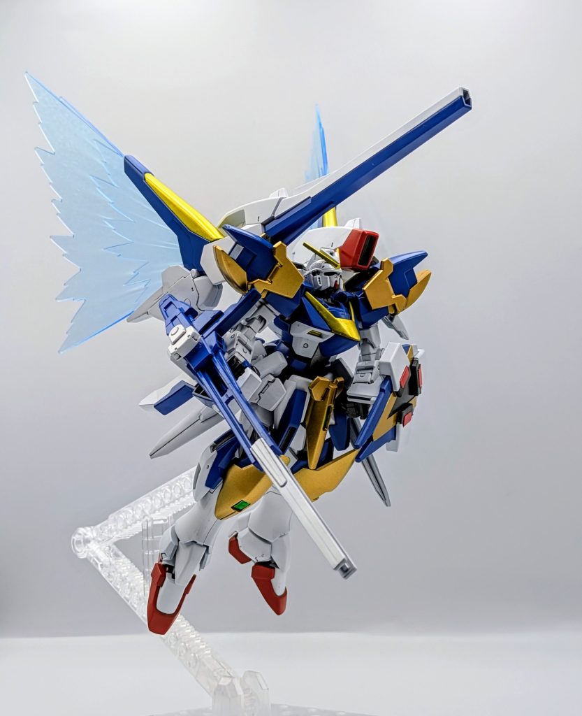 砲、盾、肩、背中のそれぞれが大きいため、干渉しあってポーズがかなり限定される為勿体なさを感じます。