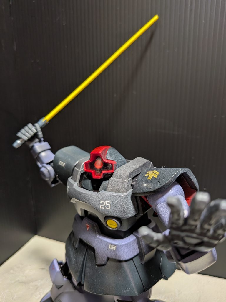 ドム(ヒート剣は背負うと剥げるので無塗装)