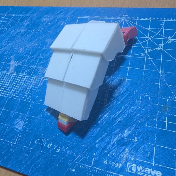 残り20%と思っていた肩アーマーが全然嘘でした（泣）そして変形します（2枚目）