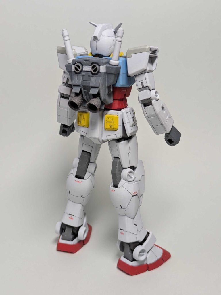 後ろ姿、バックパックは付属のは使わずスクラッチしました。デザインはお台場のを参考に。本体はプラバンとプラ棒で、バーニヤはWAVEの既製品です。