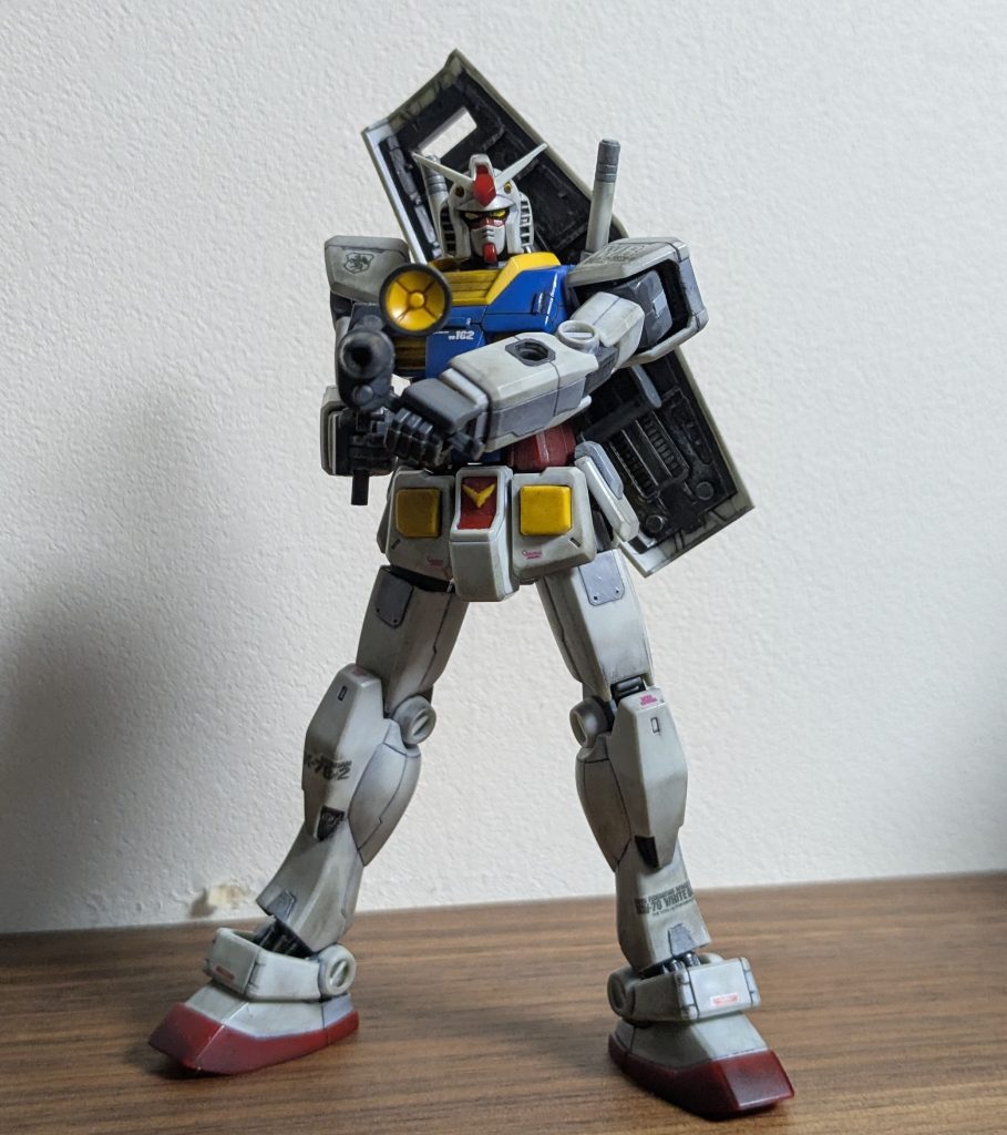 ビームライフルのポーズそのに。たしかこんなポーズのポスターあった覚えがあります。大河原先生の映画版のだったかなあ?というわけで、フィニッシュワークせずに放置してたHGUC RX78-2ガンダム(REVIVE)さんを仕上げて晒してみるの巻でした。デカール貼りが思いのほか楽しかった。全塗装まではしているけれどそこまでで放置しているキットがいくつかあるので、デカール貼って汚してとかで遊んでみようかと思ったり。