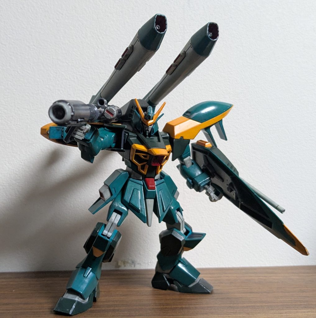 337mmプラズマサボット・バズーカ砲「トーデスブロック」。ぐらぐらして肩にかつがないと安定しません。