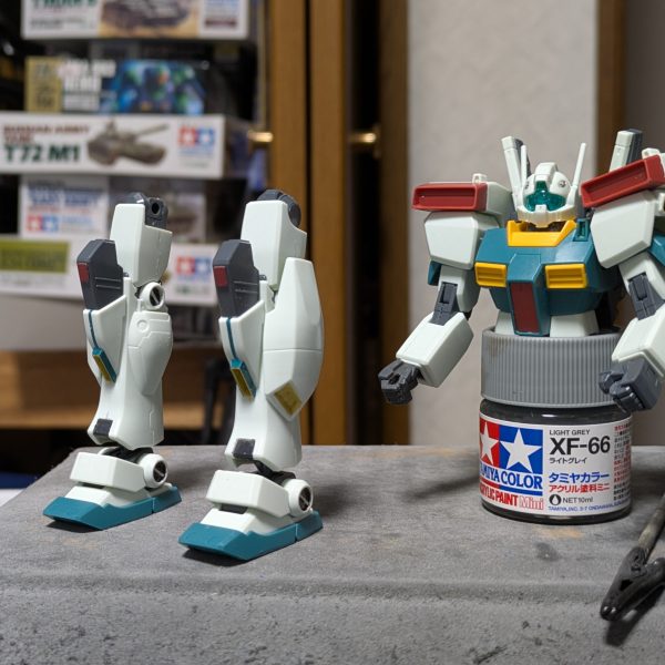 HGUC RGM-86RジムⅢ製作中!!今日は両足を製作。緑デカールを貼るかは迷ったけど、この色が好きなので貼った!!因みに他は膝以外ガンダムマーカーなどで部分塗装。