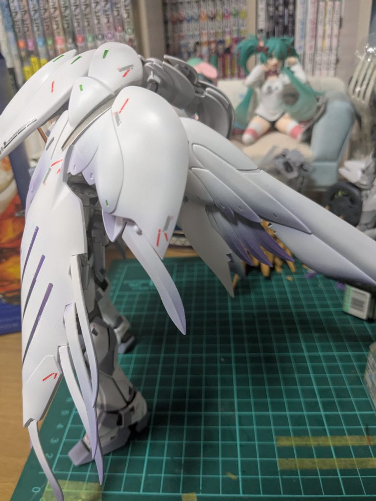 ウィング部分自分好みに仕上げ家で作った機体では一番のお気に入りになりました。閲覧ありがとうございました。