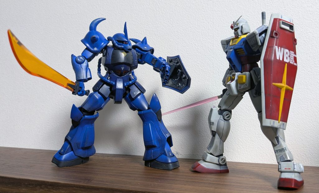 ガンダムさんと対峙のポーズ。わたしポージングのセンスないんですよ。あとよくポージングしてる途中に落として壊したりする。