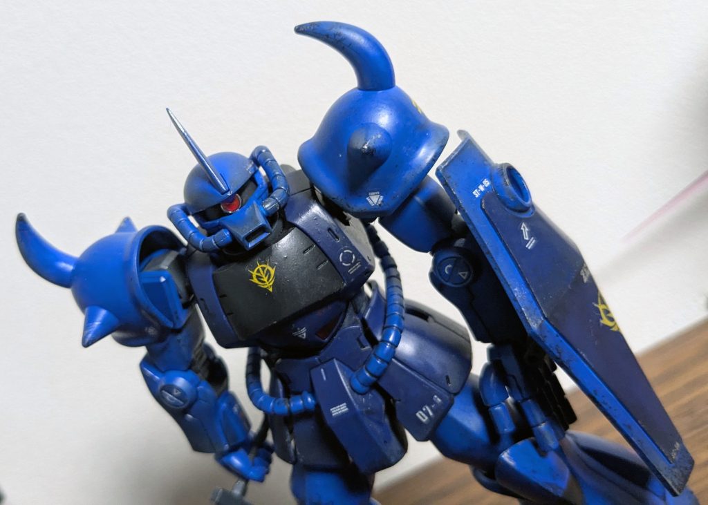 というわけで、HGUC グフ(REVIVE)さんを生贄にしてデカール貼りとか汚しとかで遊ぶの巻でした。SEED系はアニメっぽさある感じのベタ塗りでいいかってなるのに宇宙世紀モノだとなんかミリタリー気味にしたくなるのですよね。なんでだろ?
