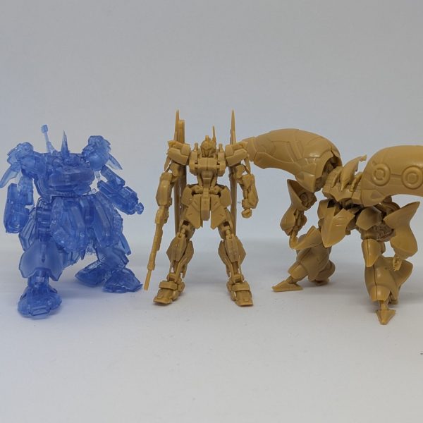 アーティファクト第五弾のジ・Oと百式を手に入れてから、思っていたコロニーレーザーの内部戦闘シーン。なんとかキュベレイを手に入れたので出来そうです。ジ・Oがクリアバージョンでよく見えないのでサフを吹いた後どうなるかですね。（1枚目）