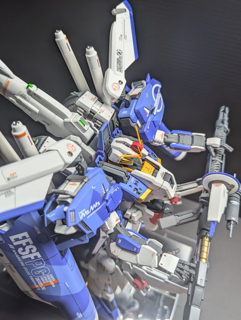 スマートガン後部のパイプ部は切り離してメタルパイプに変えてます。