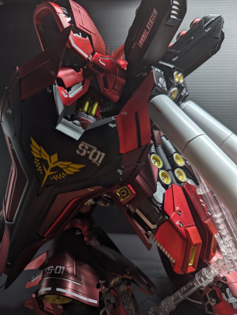 プロペラントタンクは成型色では黒ですが、個人的な好みでライトグレーに変更しています。・・・相変わらず写真ブレてんな・・・