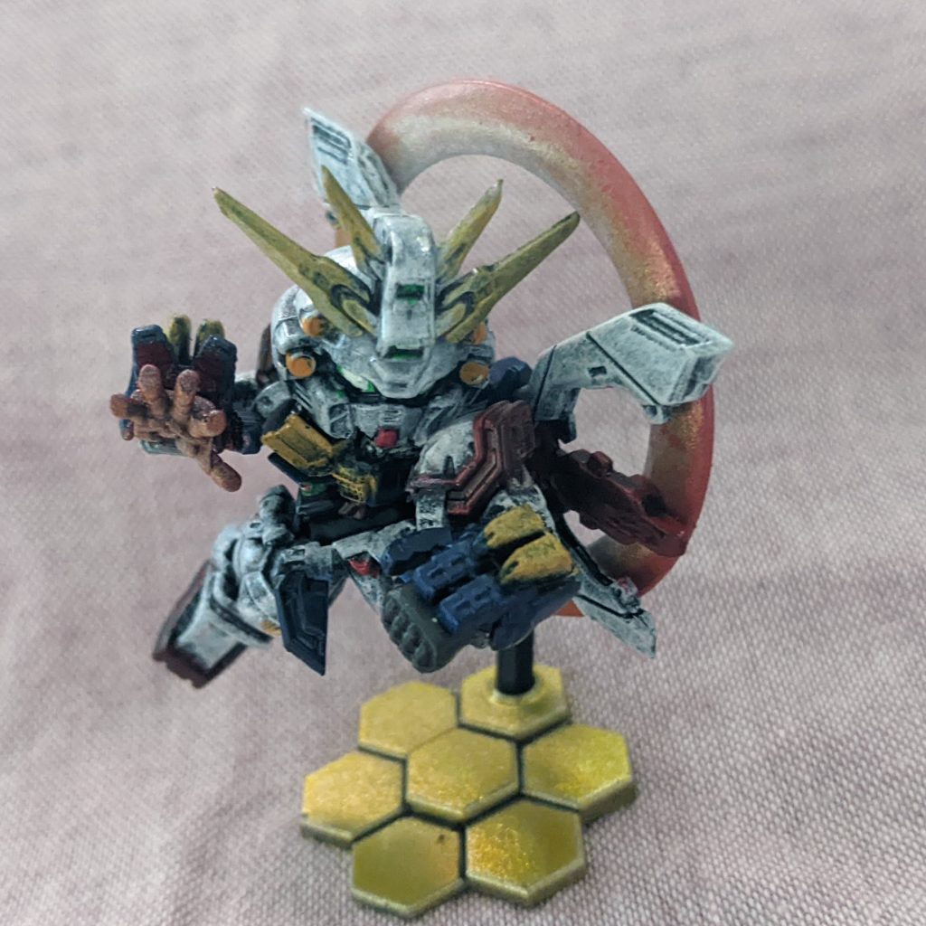 アーティファクトほどでは無いにしても…パーツが細かく、何回無くしかけた事か(gundam-kao9) 塗装はアーティファクトの時は缶スプレーでしたが今回のゴッドガンダムには荒々しい迫力が欲しいと思ったので、ドライブラシ メインで塗装しました。※土台とゴッドフィンガー缶スプレーだけ ゴッドフィールドは缶スプレーとドライブラシ 目は爪楊枝