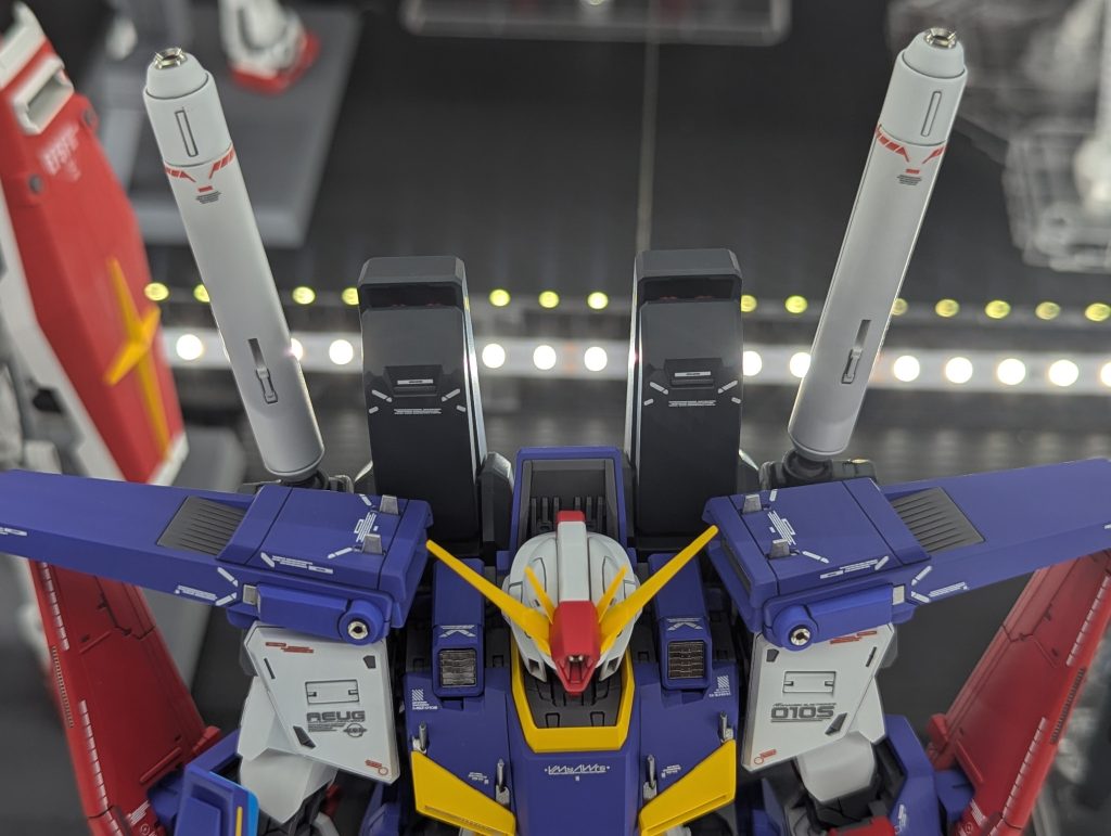 ビームサーベル先端のパーツは強化型よりもノーマル型の方が形状が好みだったので、そちらをつけています。