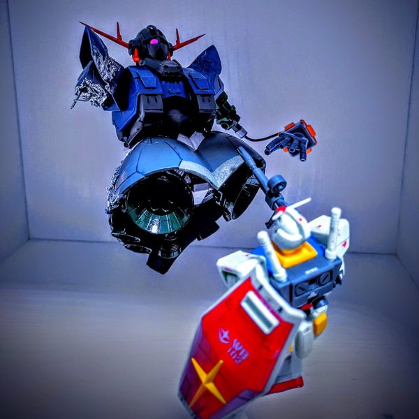 こう近づけば四方からの攻撃は無理だな…シャア！