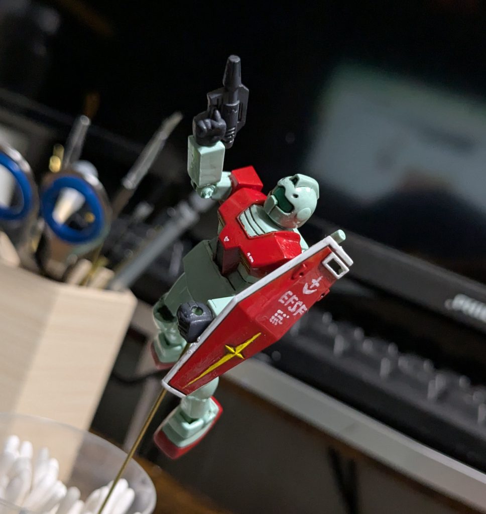 というわけで、なぜか唐突に塗ってみたくなってしまったガンプラコレクションのジムさんでした。普段はしない拡大鏡やらなんやらかけての作業だったので、とにかく目がつかれました。実は同シリーズのボールさんも手元にあるので塗って並べてみたい気もちょっとしてます。あれもこれもやりたいこと多くてこまる。