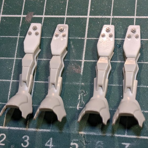 ネトフリガンダム(ガンダムEX)のヒザ装甲を、陸ガン仕様に改造しました😊🙋🏻（1枚目）