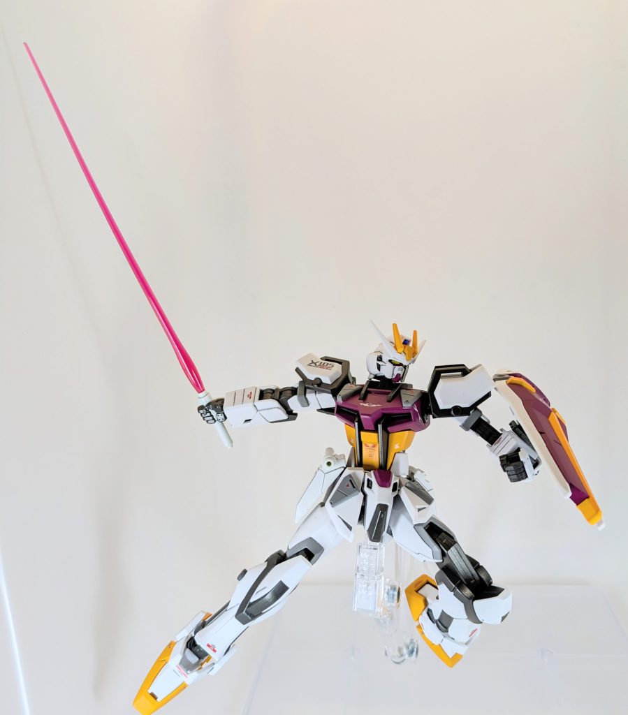 ビームサーベルを装備する所が無くなるのでダガーLからサイドアーマーとビームサーベルを強奪してきました笑サーベルの取り付け方が前後逆なのはご愛嬌ということで笑