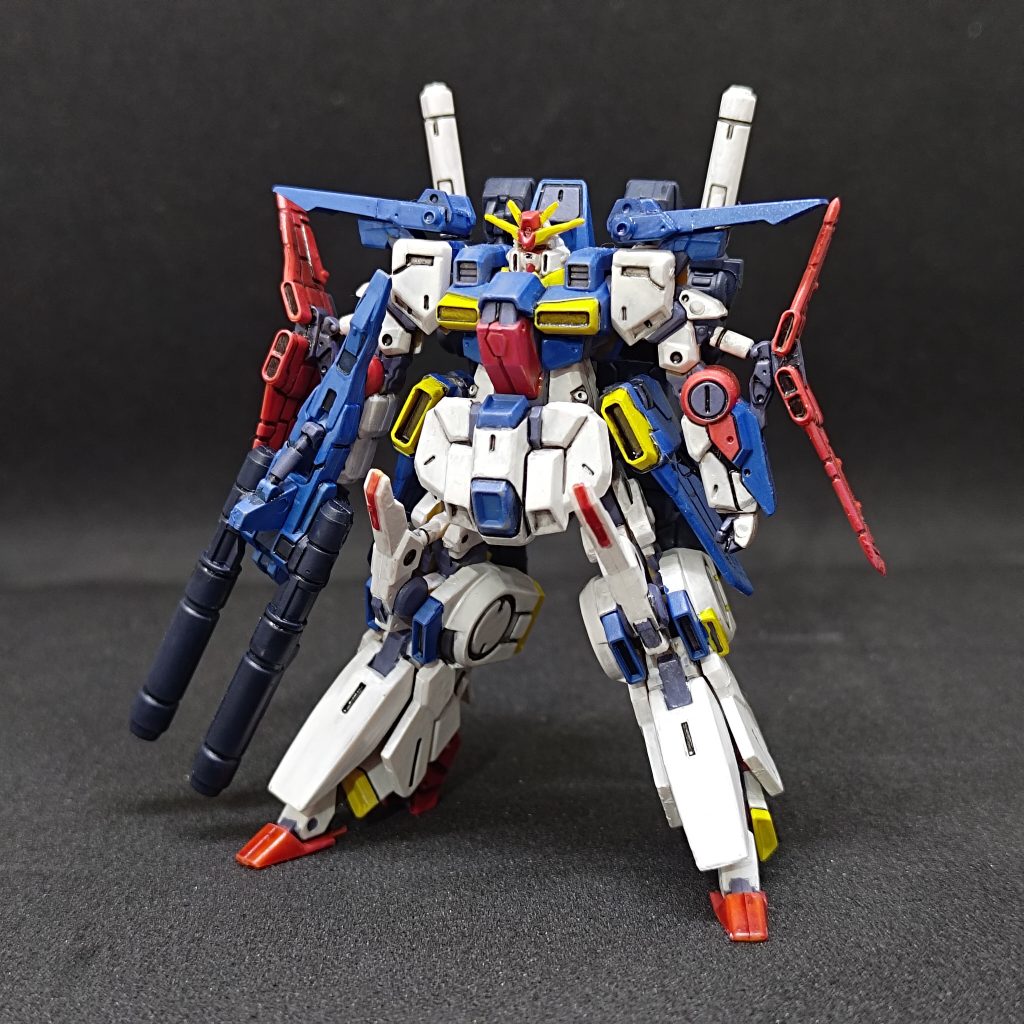 初めての全塗装作品です。塗料は全てガンダムマーカーを使用ペットボトルのキャップにマーカーを出して筆塗りしてます。スミ入れはタミヤの流し込みタイプのやつです。