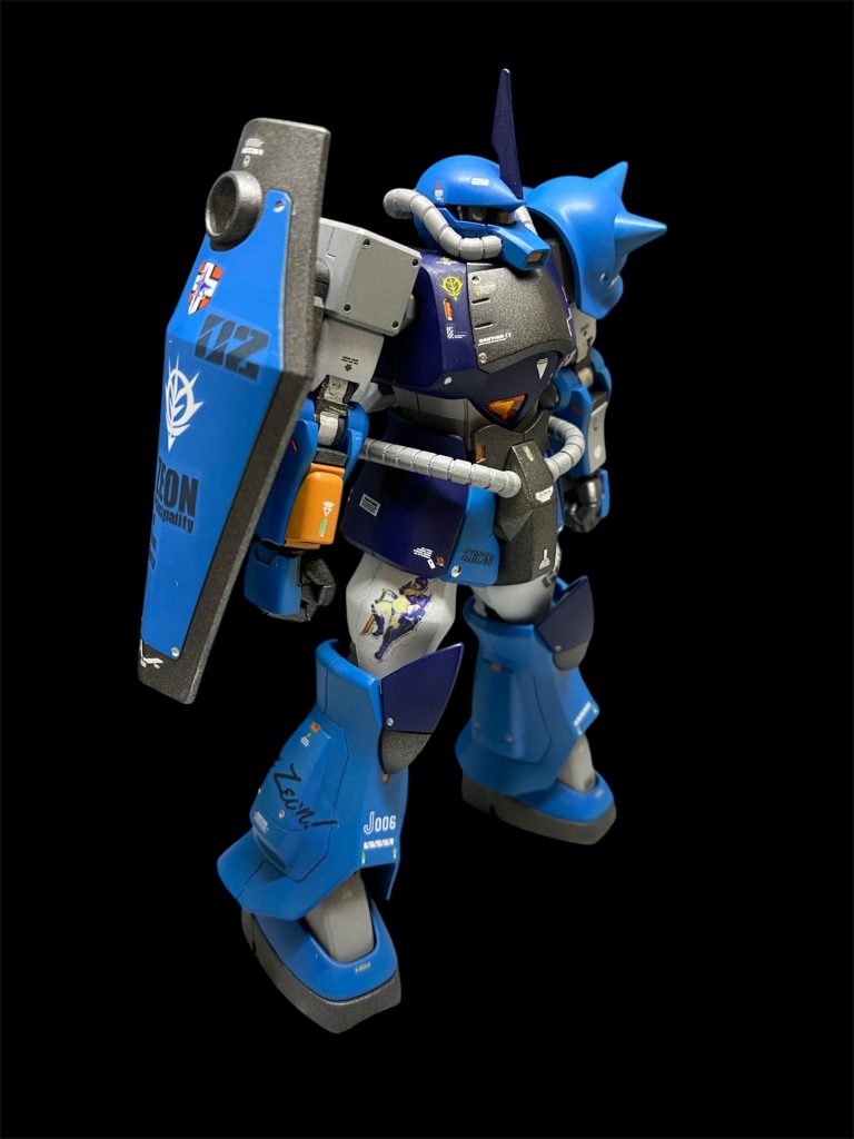 「あなた　お帰りなさい」 ランバ・ラル大尉はその日もズムシティの裏路地に佇む寂れた店のドアを開いた。 クラブエデン──その店はジオン公国軍が、まだムンゾ革命防衛隊と呼ばれていた時代からの古い馴染みの酒場。店に行くというよりは、帰ってきたと言う言葉の方が正しいと思えるほどに、ランバ・ラルの、そして彼の子飼いの部下たちの心の拠り所だ。