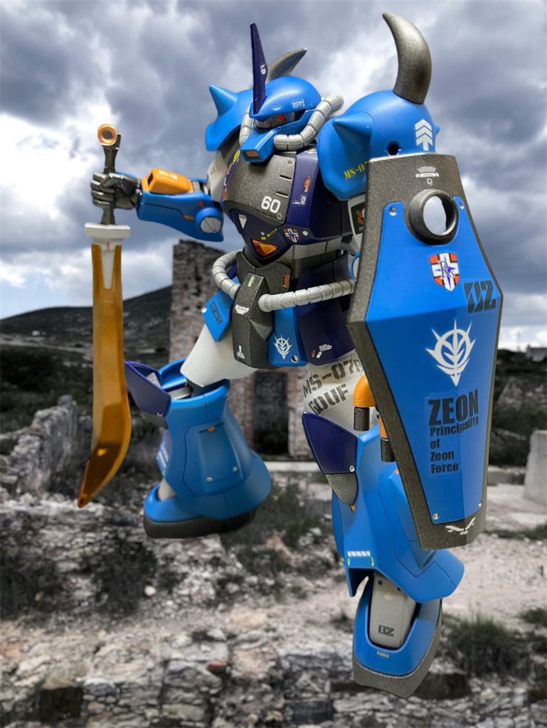 最後はグフレディと同じポーズで。盾の骨太大判デカールがお気に入りポイントです。ジオリジンの劇中歌でしたが、ハモンさんが歌う泣ける名曲「Don't say good-bye」をモチーフに今回のショートストーリーを書いてみました。ランバ・ラルは充分に成熟した大人の男性として描かれますが、ハモン はさらにそういった大の大人の男たちの傷付いたハートですら包み込む母性の持ち主として登場します。これは富野作品において女性を通して描かれる普遍の理想像ではないでしょうか。ご覧頂き有難うございました❗️