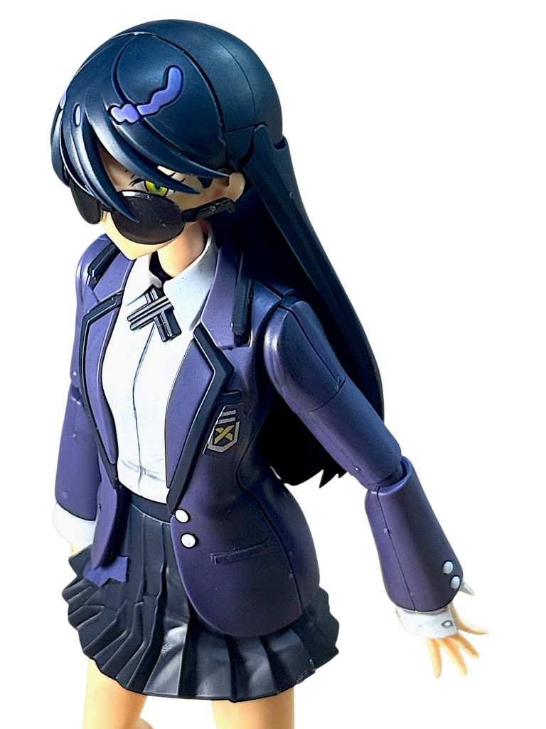 「コンニチワ　オイソギデスカ」 片目がサングラスの隙間から覗き見えるようにサングラスの位置を調整しています。少しズレると目が隠れるなど、絶妙な配置が求められ、最後はピンセットで細かく調整しました。