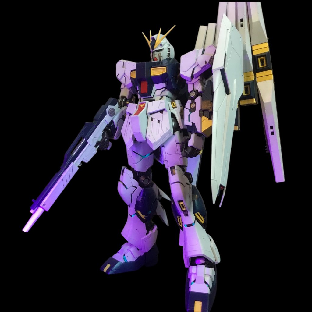 ブラックライトでサイコミュ発光モード(あんまり光ってない(gundam-kao10))