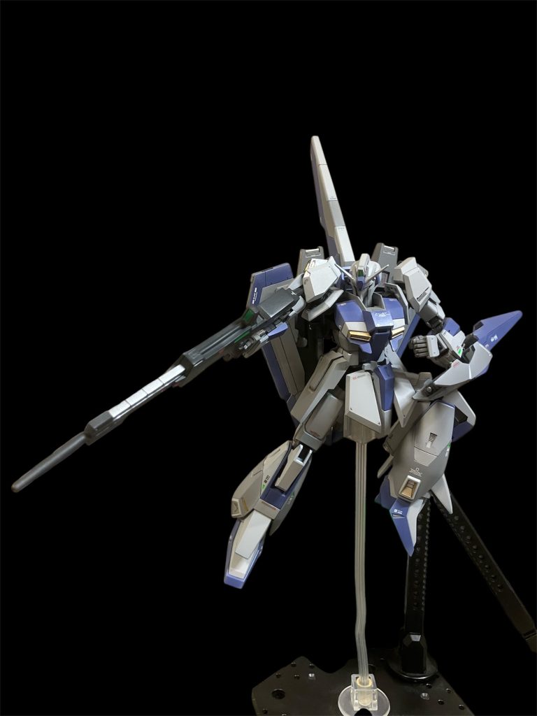Zガンダム本体首を1mm延長してます。アゴ引きがしっかりできるようになりました。首の延長とのバランスをとるために足も股関節のところで1mm延長しました。