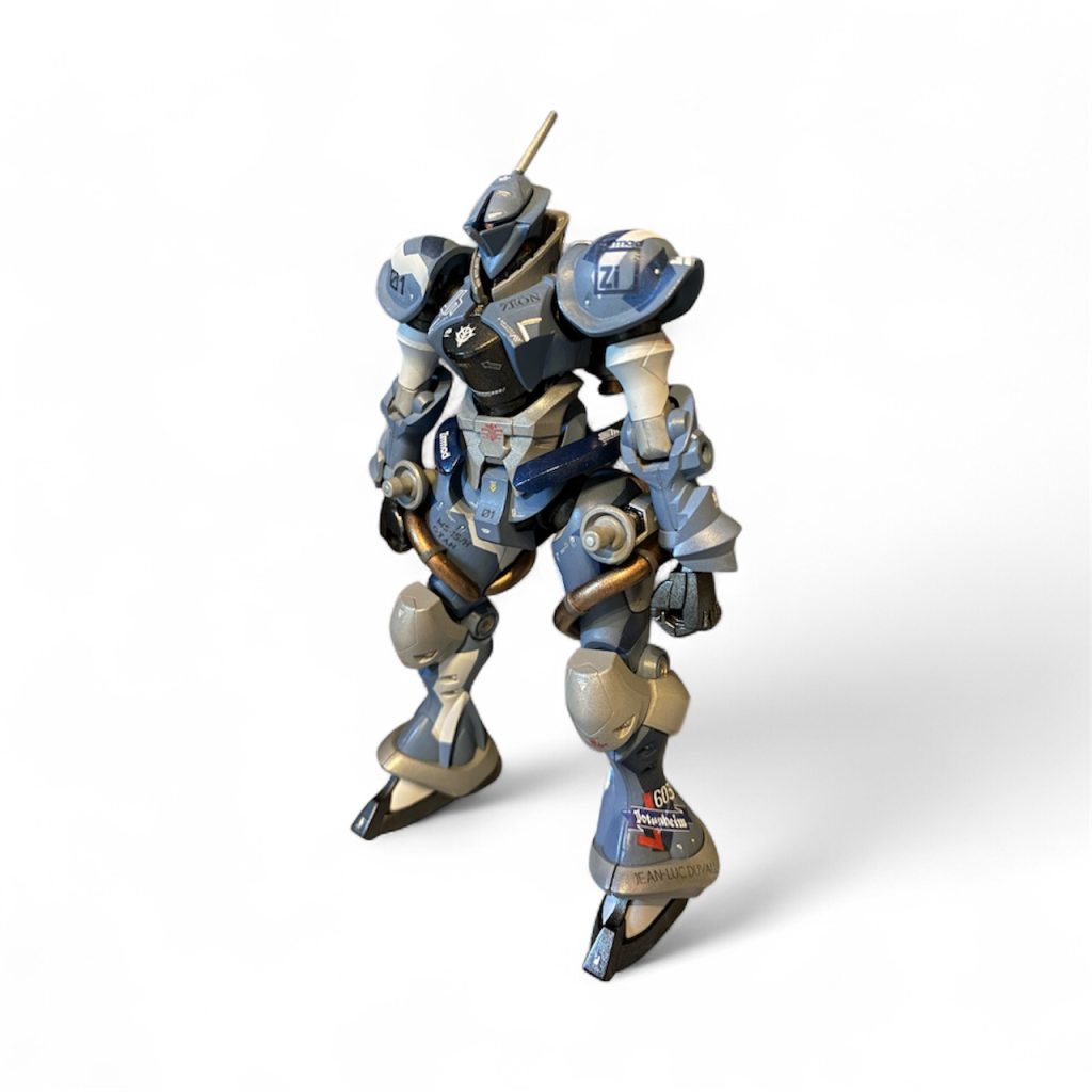 GQ版のギャンを再販でようやく手に入れたので、MSイグルー、ジャン=リュック・デュバル少佐機として制作してみました!元々のギャンのデザインはこれといって好みでは無かったんですが、GQ版のアレンジされたいかにも「これから馬上槍試合やります❗️」みたいなデザインは刺さりました!後傾したいかにも早そうなフェイスが堪りません!ギャンといえばツィマッド社、ツィマッド社のテストパイロットといえばこの人!で、ヅダカラーも似合うだろうな〜という構想は、実はジクベレよりも前から思い付いていたネタでした🤣アイコンやモデラー名にもするぐらいイグルー、603大好きなワタクシにとっては推しカラーであります🥰