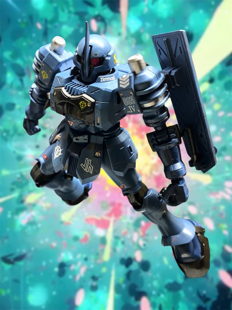 「ぜ、ゼクノヴァです!ミノフスキー粒子の相反転現象を確認。ゼクノヴァ反応です!」 「誰なのだ?お前は…」 デュバルはその光の中、見た事も無い謎のMSと邂逅する。全く見覚えの無い外観だったが、ただ唯一機体にマーキングされていたツィマッド社のロゴと603の部隊章は彼のよく知るものだった。 「向こう側から来たというのか…?」 「ザ、ザァー…ォーツンヘイム、聞こえるか?」激しいミノフスキー粒子の嵐の向こうから通信らしき声が聞こえた。 「ザァー…私はは今どの様に嘲られようとも一つも恥辱とは思わない。MSヅダはもはやゴーストファイターでは無い。この重大な局面で確かに戦っている。この独立戦争に厳然と存在しているのだよ。この歴史の真実は何人たりとも消せはしない…ザ、ザザァー…」 そう言い残すと、そのMSは暴走し爆発寸前だったウラヌスエンジンのユニットを切り離し、それを抱えたまま、また光の向こう側へと消えていってしまったのだ。